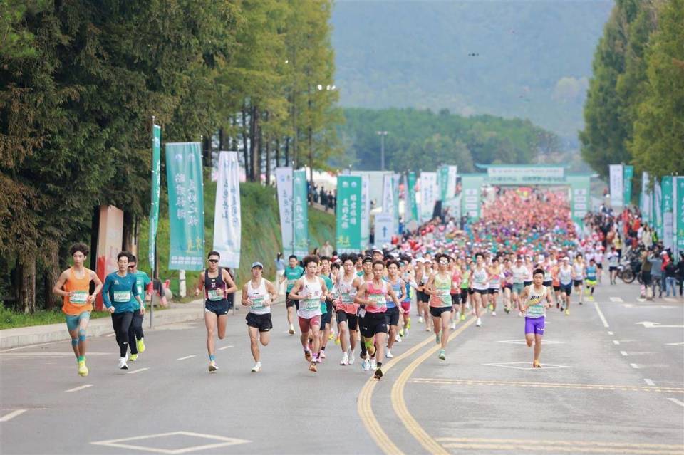 得女子半程, AAA, 经济 得女子半程, AAA, 经济