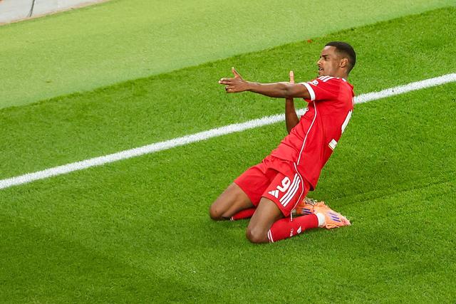 在英超联赛, 涯首球, 宣告自己的 在英超联赛, 涯首球, 宣告自己的